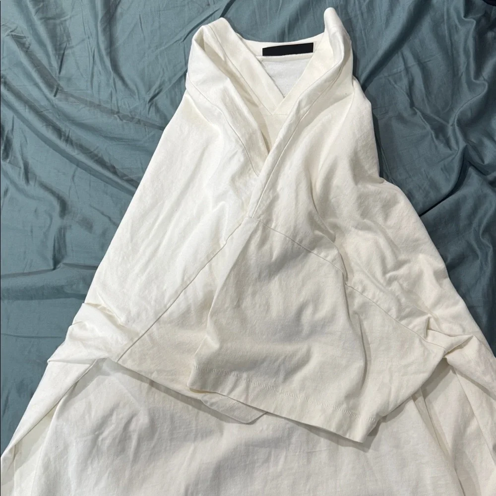 Essentials V neck Tee “Shell” - Picture 3 of 3